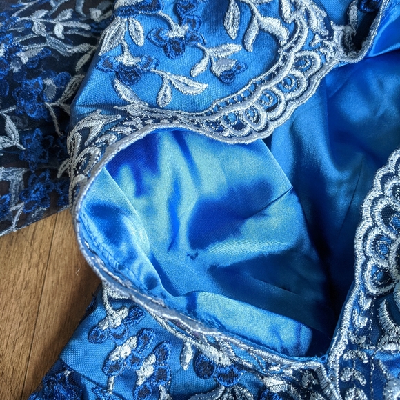 New JS Collections embroidered floral midi dress - Picture 15 of 15